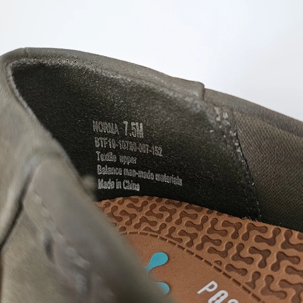 Baretraps Norma Olive Suede Whipstich Detail Hidden Wedge Heels Size 7½